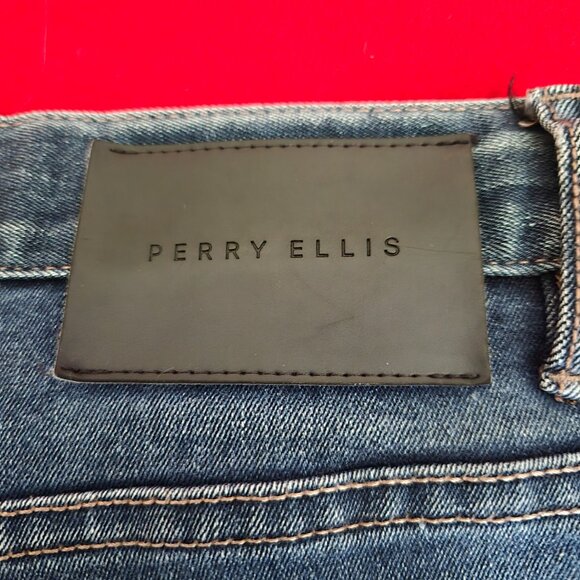 Perry Ellis Slim Fit Jeans (32" x 32") - Picture 2 of 9